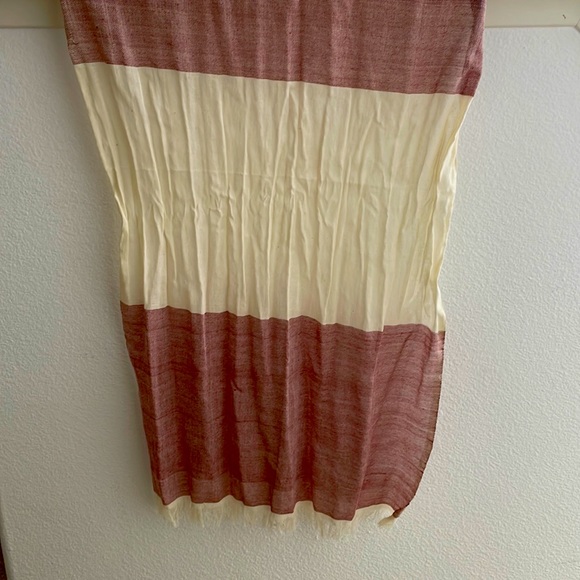 Cream and Red Linen Scarf - Picture 2 of 5